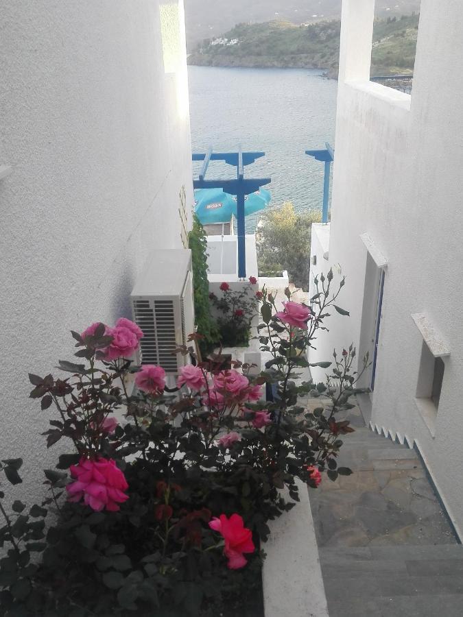 Rania Studios Poros Town Exterior photo